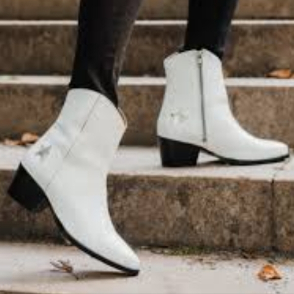 NEW Thursday Boot Co.Everyday Country Star white western Leather boots shoes